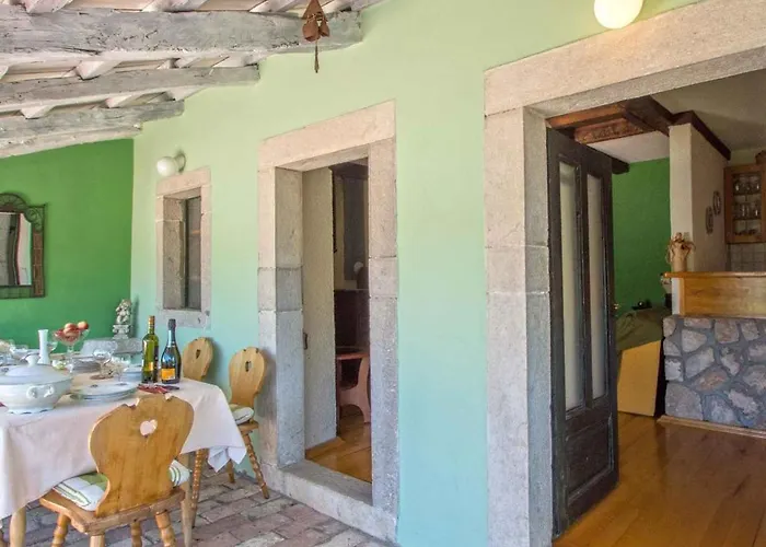 In Kostelj 39300 Vikendica Grizane-Belgrad