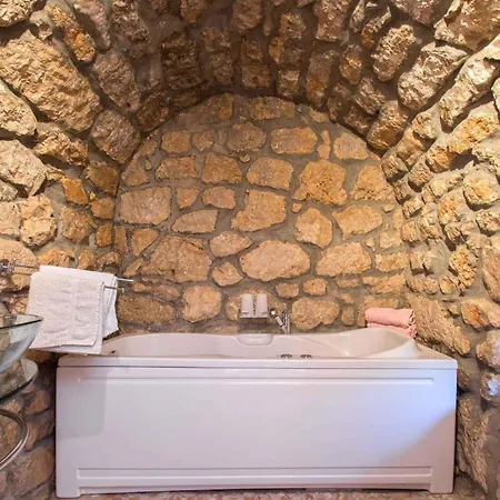 Case de vacanță In Kostelj 39300