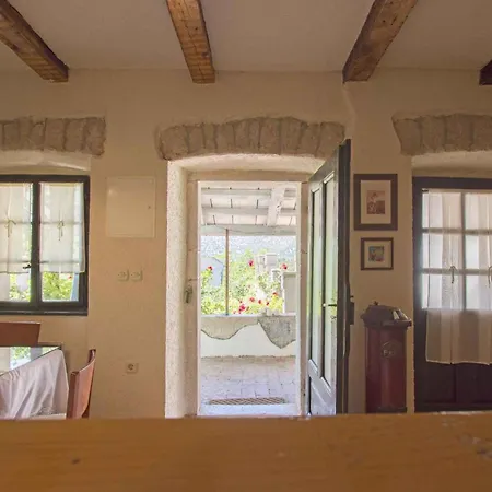 In Kostelj 39300 Case de vacanță