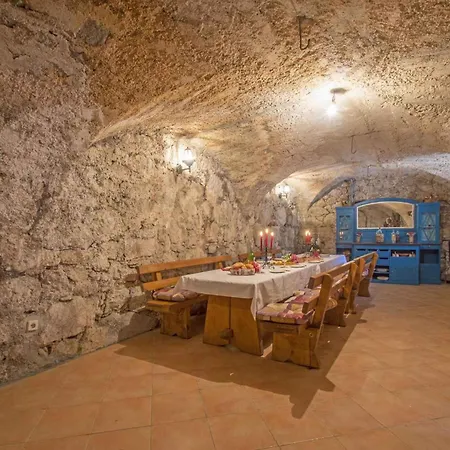 In Kostelj 39300 Grižane