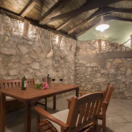 Feriehus In Kostelj 39300