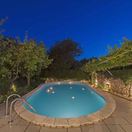 Case de vacanță In Kostelj 39300 *