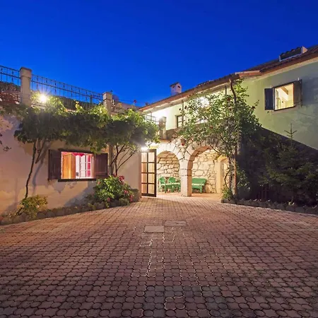 Case de vacanță In Kostelj 39300 Grižane